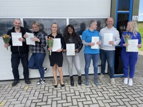 trots-op-de-professionele-schoonmakers-en-leidinggevende-bij-handy-clean-schoonmaakbedrijf